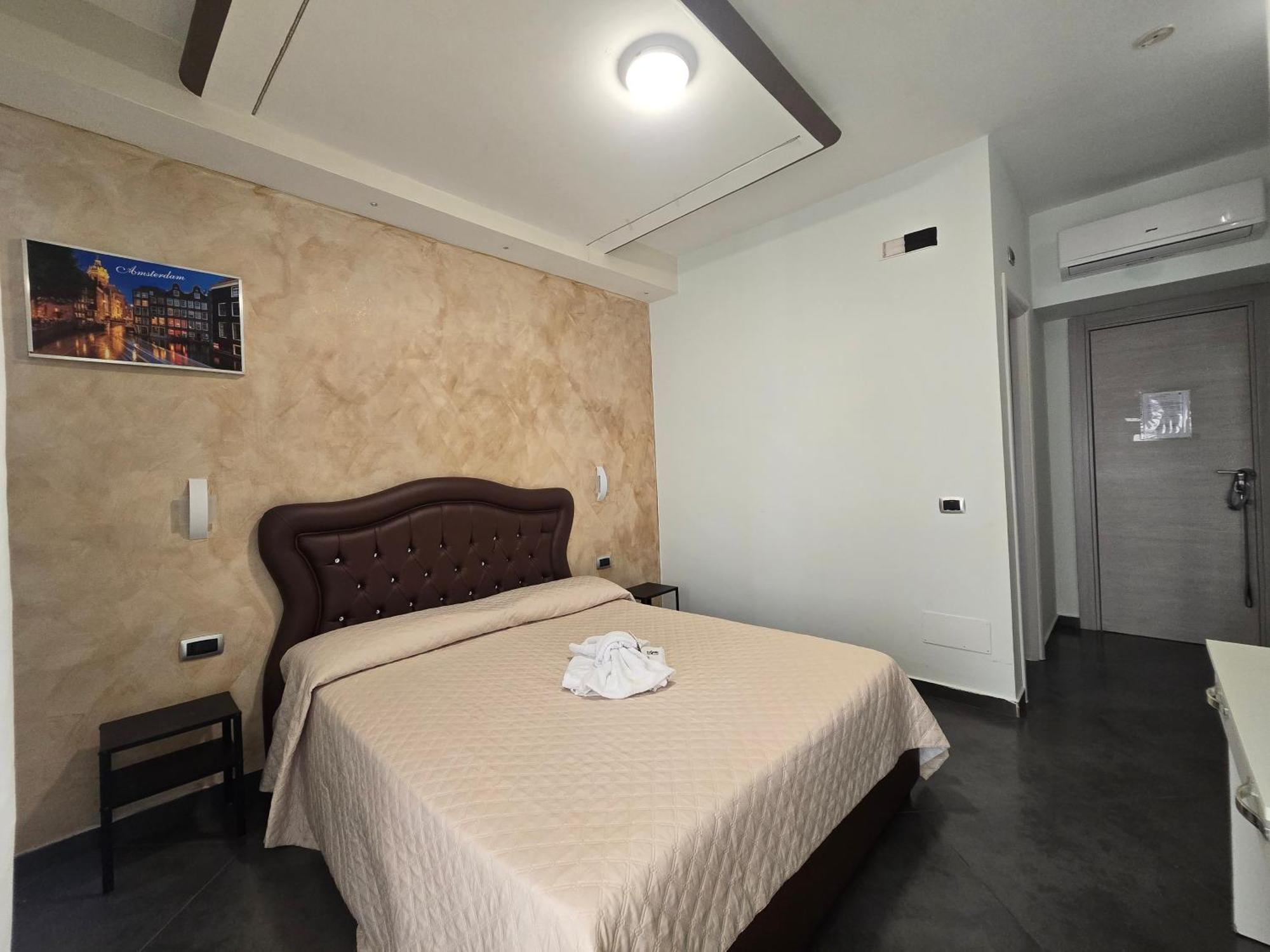 Nazionale Dream Hotel Napoli Bagian luar foto