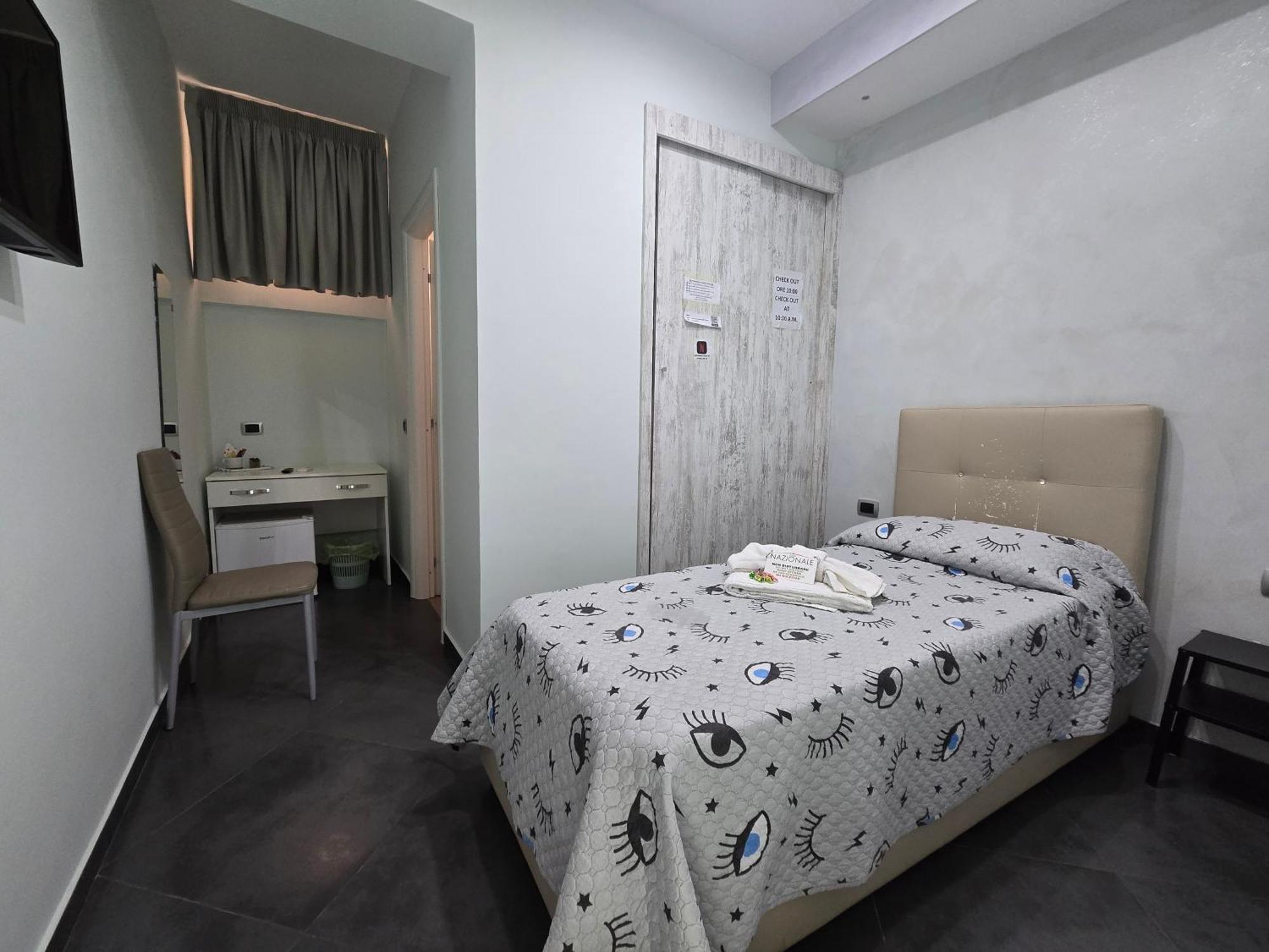 B&B Nazionale Napoli Bagian luar foto